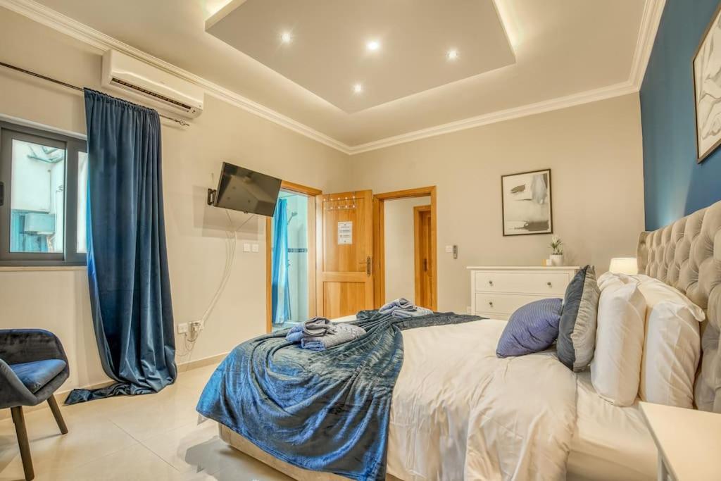 Spacious And Flat In Spinola Bay Apartment *